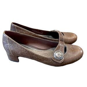 Clark’s Artisan Brown Leather Shoes Size 7